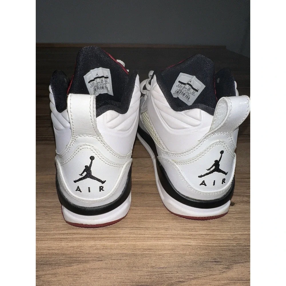Jordan Flight 9 Youth Size 5.5Y‎ Sneakers White/ Red  654975-101